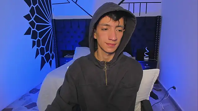 Snapshot of DereckCooperr chatting on 03/13/25, 05:22 DereckCooperr online show from 03/13/25, 05:22