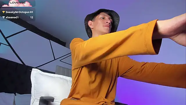 Snapshot of DereckCooperr chatting on 03/19/25, 12:15 DereckCooperr online show from 03/19/25, 12:15