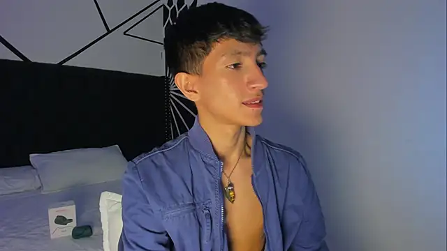 Snapshot of DereckCooperr chatting on 03/20/25, 02:51 DereckCooperr online show from 03/20/25, 02:51