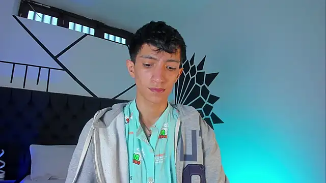 Snapshot of DereckCooperr chatting on 03/20/25, 09:56 DereckCooperr online show from 03/20/25, 09:56