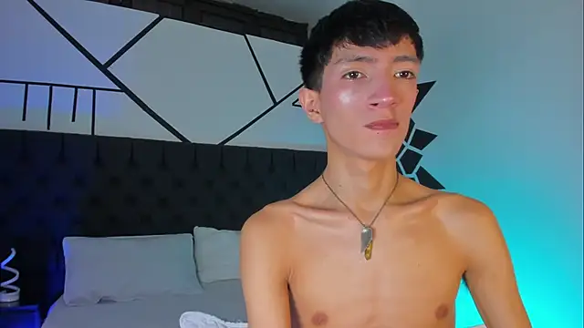 Snapshot of DereckCooperr chatting on 03/21/25, 01:02 DereckCooperr online show from 03/21/25, 01:02