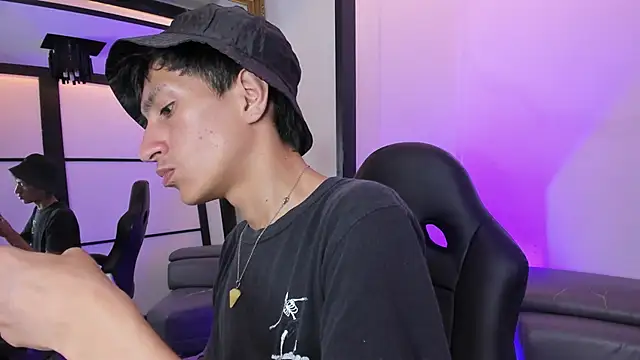 Snapshot of DereckCooperr chatting on 09/26/25, 09:08 DereckCooperr online show from 09/26/25, 09:08