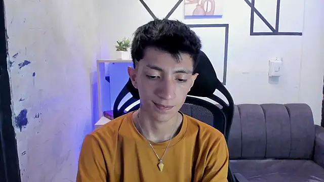 Snapshot of DereckCooperr chatting on 10/02/25, 10:06 DereckCooperr online show from 10/02/25, 10:06