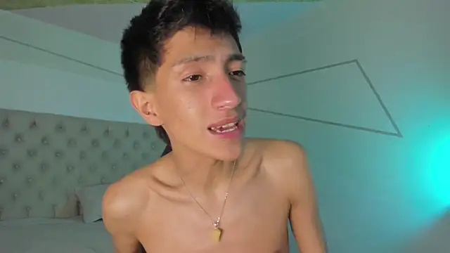 Snapshot of DereckCooperr chatting on 10/07/25, 10:40 DereckCooperr online show from 10/07/25, 10:40