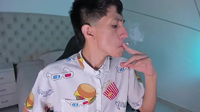 Snapshot of DereckCooperr chatting on 10/09/25, 09:13 DereckCooperr online show from 10/09/25, 09:13