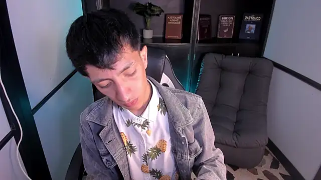 Snapshot of DereckCooperr chatting on 10/10/25, 09:25 DereckCooperr online show from 10/10/25, 09:25