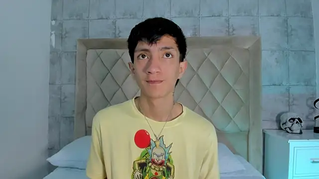 Snapshot of DereckCooperr chatting on 10/16/25, 11:06 DereckCooperr online show from 10/16/25, 11:06