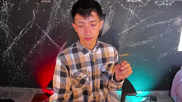 Snapshot of DereckCooperr chatting on 10/17/25, 09:50 DereckCooperr online show from 10/17/25, 09:50