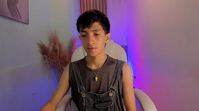 Snapshot of DereckCooperr chatting on 10/22/25, 09:36 DereckCooperr online show from 10/22/25, 09:36