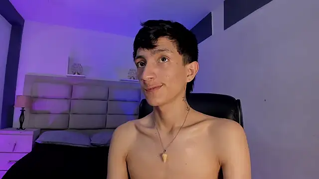 Snapshot of DereckCooperr chatting on 10/25/25, 10:59 DereckCooperr online show from 10/25/25, 10:59