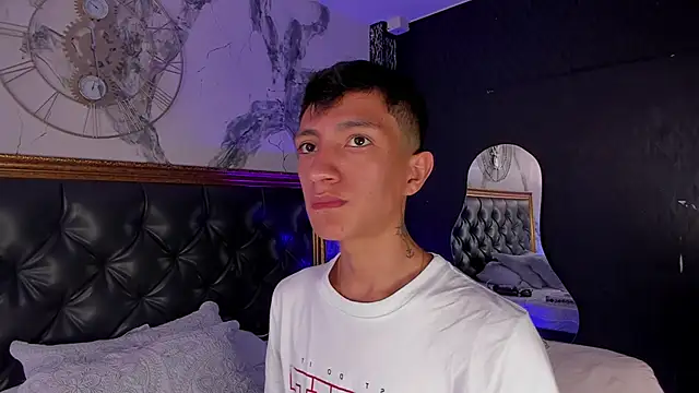 Snapshot of DereckCooperr chatting on 03/30/26, 08:32 DereckCooperr online show from 03/30/26, 08:32