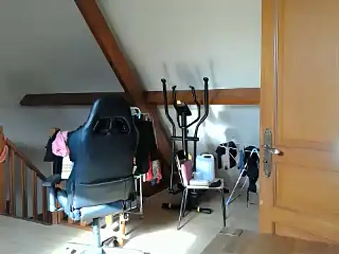 Snapshot of Nat70 chatting on 03/13/25, 09:32 Nat70 online show from 03/13/25, 09:32