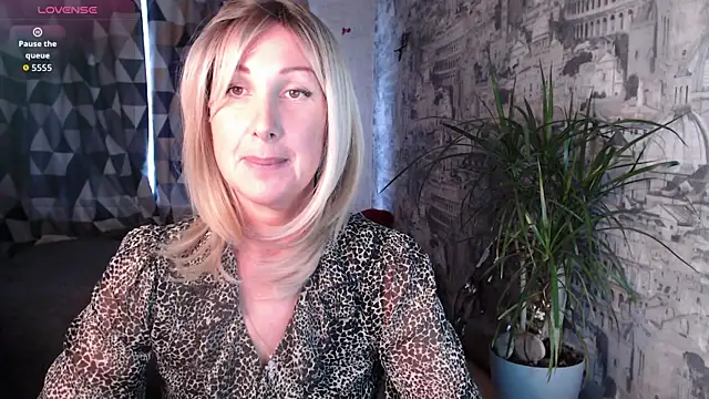 Snapshot of Ariel_the_mermaid chatting on 10/23/25, 07:29 Ariel the mermaid online show from 10/23/25, 07:29