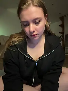 Snapshot of freiiaflower chatting on 04/15/26, 06:26 freiiaflower online show from 04/15/26, 06:26