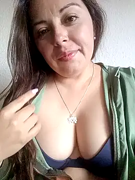 Snapshot of seherlatin chatting on 01/22/25, 10:15 seherlatin online show from 01/22/25, 10:15