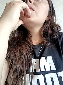 Snapshot of seherlatin chatting on 03/15/25, 07:27 seherlatin online show from 03/15/25, 07:27