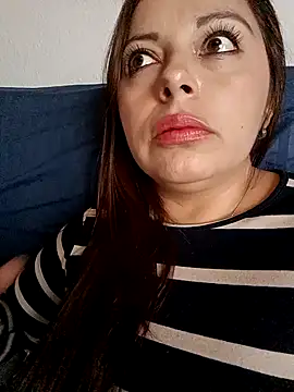 Snapshot of seherlatin chatting on 10/18/25, 08:42 seherlatin online show from 10/18/25, 08:42