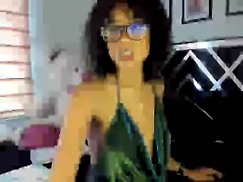 Snapshot of Kasandralopez chatting on 03/18/25, 06:48 Kasandralopez online show from 03/18/25, 06:48