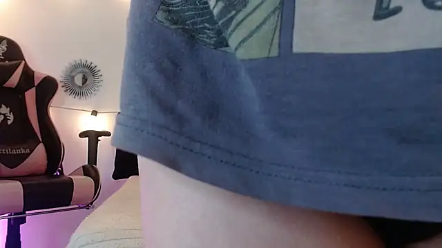 Snapshot of Katy_Van chatting on 02/07/25, 08:33 Katy Van online show from 02/07/25, 08:33