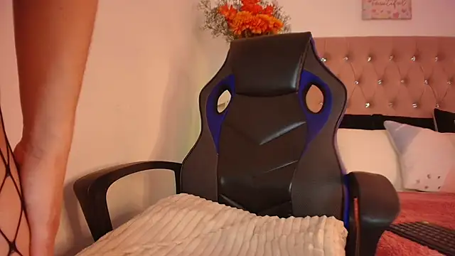 Snapshot of Katy_Van chatting on 03/21/25, 05:32 Katy Van online show from 03/21/25, 05:32