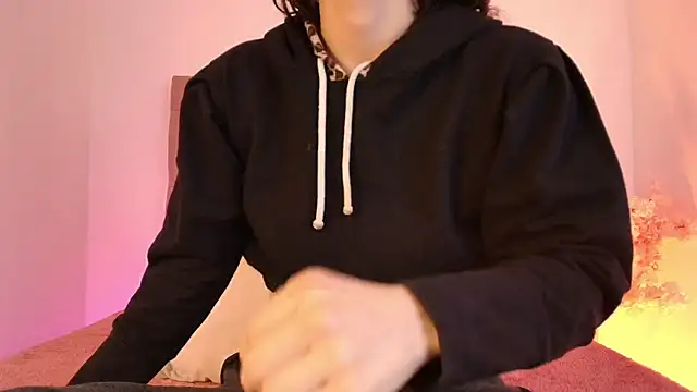 Snapshot of Katy_Van chatting on 09/23/25, 04:15 Katy Van online show from 09/23/25, 04:15