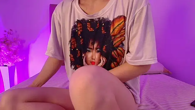 Snapshot of Katy_Van chatting on 09/30/25, 04:50 Katy Van online show from 09/30/25, 04:50