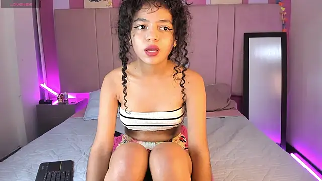 Winnifer Gonzal online show from 12/14/24, 08:56