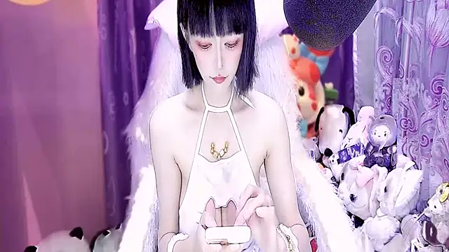 Snapshot of kumamon- chatting on 10/27/25, 02:32 kumamon- online show from 10/27/25, 02:32