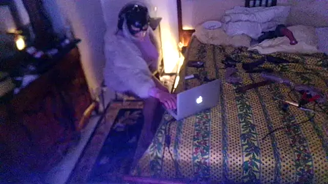 Snapshot of CharlotteVixxens chatting on 04/30/26, 12:17 CharlotteVixxens online show from 04/30/26, 12:17