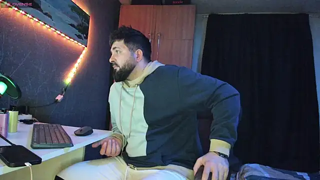 Snapshot of Eduu2322 chatting on 03/04/25, 11:00 Eduu2322 online show from 03/04/25, 11:00