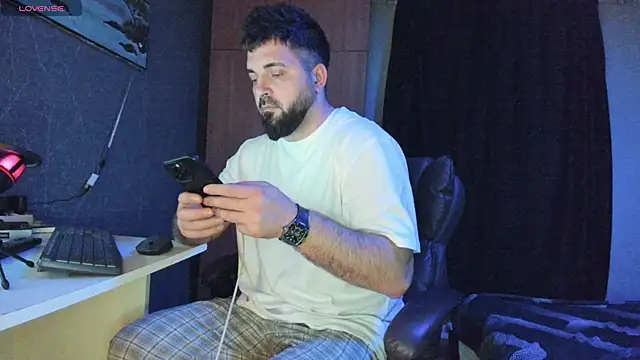 Snapshot of Eduu2322 chatting on 03/18/25, 10:37 Eduu2322 online show from 03/18/25, 10:37