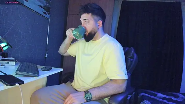 Snapshot of Eduu2322 chatting on 03/19/25, 10:42 Eduu2322 online show from 03/19/25, 10:42