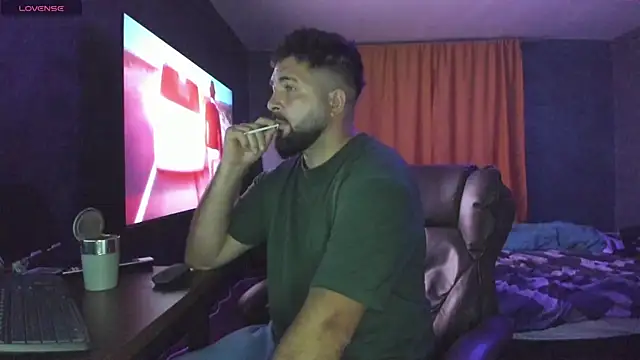 Snapshot of Eduu2322 chatting on 09/19/25, 07:14 Eduu2322 online show from 09/19/25, 07:14