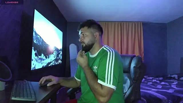 Snapshot of Eduu2322 chatting on 09/22/25, 08:44 Eduu2322 online show from 09/22/25, 08:44