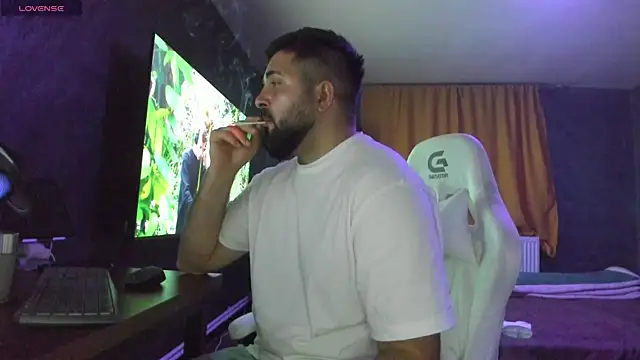 Snapshot of Eduu2322 chatting on 11/10/25, 10:31 Eduu2322 online show from 11/10/25, 10:31