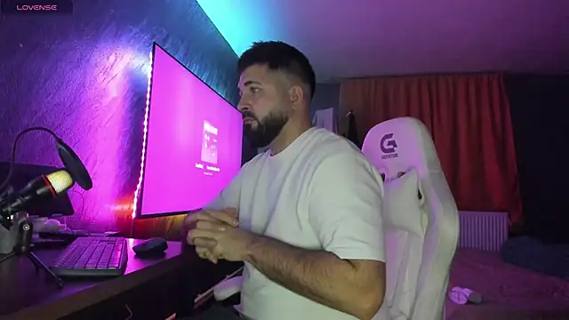 Snapshot of Eduu2322 chatting on 12/17/25, 10:38 Eduu2322 online show from 12/17/25, 10:38