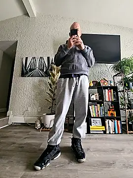 Snapshot of Cemg chatting on 04/06/26, 03:57 Cemg online show from 04/06/26, 03:57