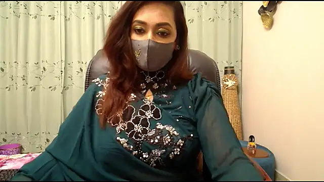 Snapshot of OH-Monica chatting on 10/31/25, 12:11 OH-Monica online show from 10/31/25, 12:11