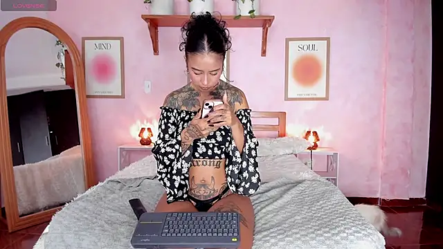 AliceBanks online show from 10/14/25, 11:22