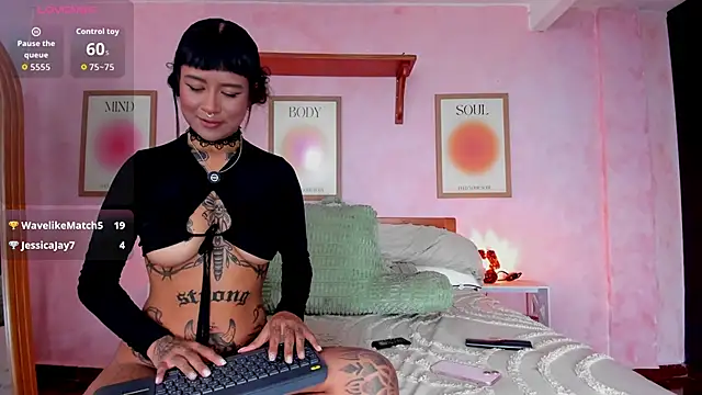 Snapshot of AliceBanks chatting on 04/16/26, 11:22 AliceBanks online show from 04/16/26, 11:22