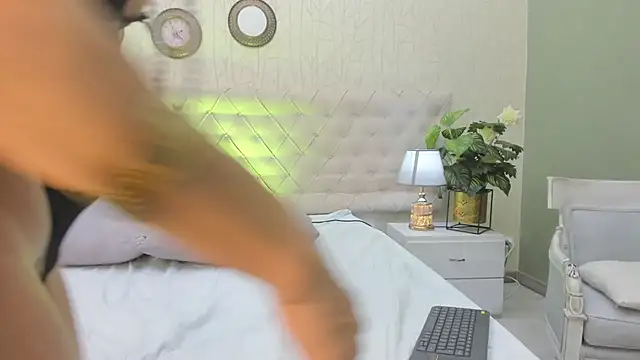 Snapshot of thecrazyadamss_ chatting on 01/28/25, 01:16 thecrazyadamss  online show from 01/28/25, 01:16