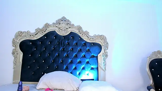 Snapshot of thecrazyadamss_ chatting on 10/31/25, 04:02 thecrazyadamss  online show from 10/31/25, 04:02