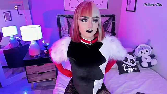 Snapshot of Liza_Sweett chatting on 10/31/25, 10:11 Liza Sweett online show from 10/31/25, 10:11