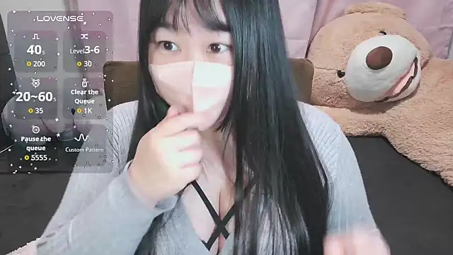 yuinyan3150 online show from 12/18/25, 01:11