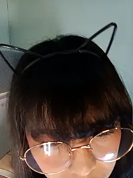 Snapshot of Chall_mee chatting on 11/17/25, 05:41 Chall mee online show from 11/17/25, 05:41