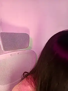 Snapshot of Chall_mee chatting on 11/21/25, 07:12 Chall mee online show from 11/21/25, 07:12