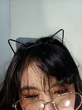 Snapshot of Chall_mee chatting on 11/30/25, 07:29 Chall mee online show from 11/30/25, 07:29