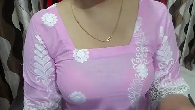 Snapshot of Kaur_Jannat chatting on 11/24/25, 05:23 Kaur Jannat online show from 11/24/25, 05:23