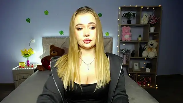 StacyYellig online show from 03/17/25, 03:36