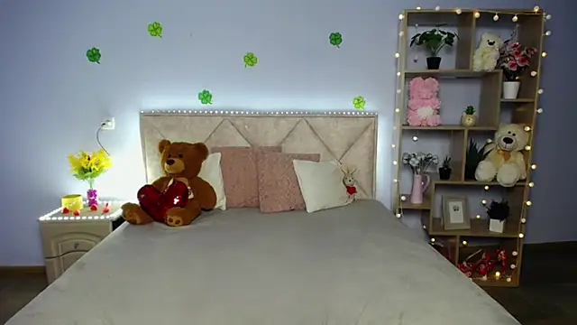 StacyYellig online show from 03/17/25, 06:40